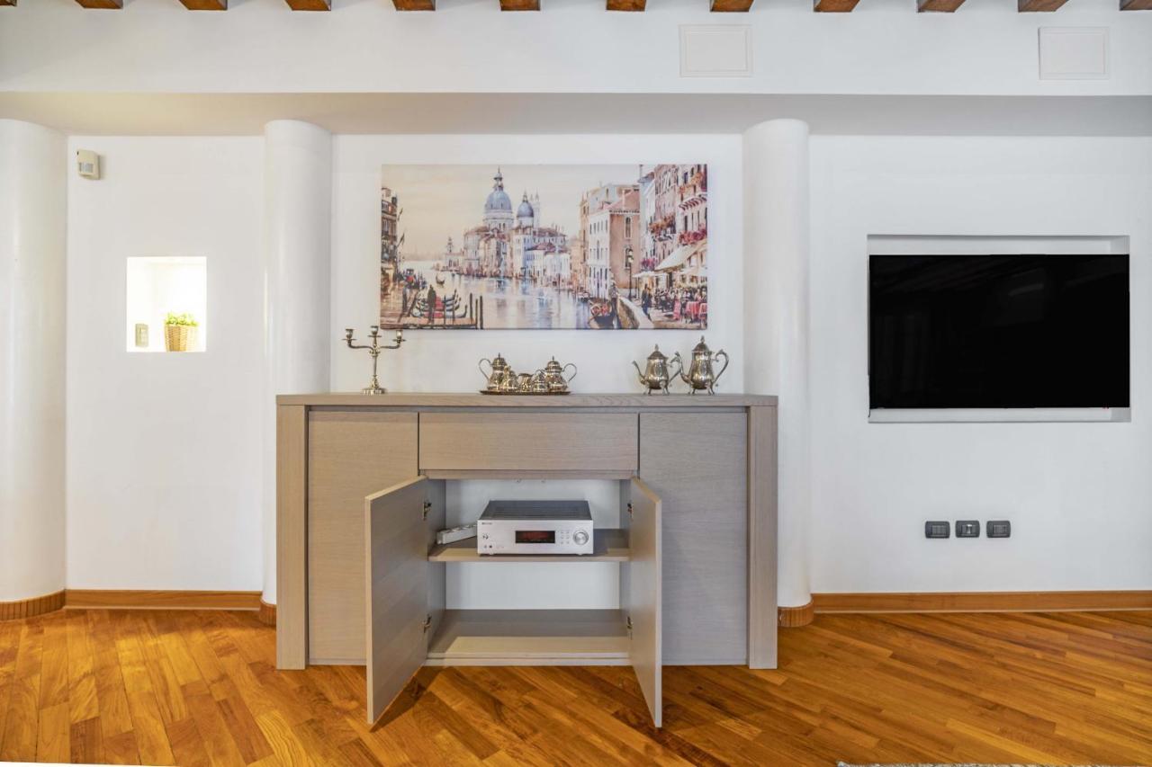 Tolentini Canal View & Terrace By Wonderful Italy 베니스 외부 사진