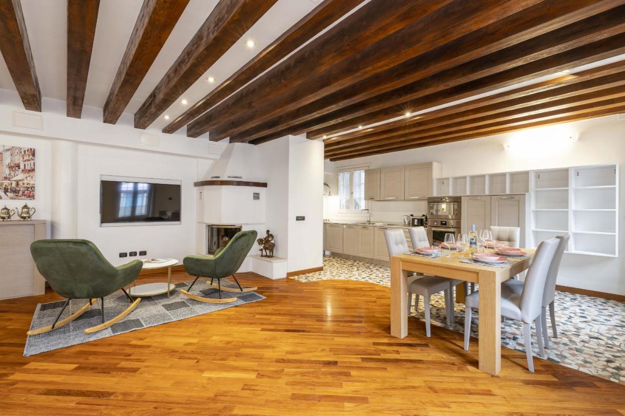 Tolentini Canal View & Terrace By Wonderful Italy 베니스 외부 사진
